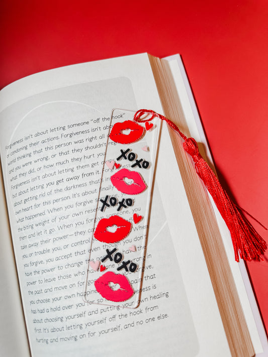 Xoxo kisses bookmark