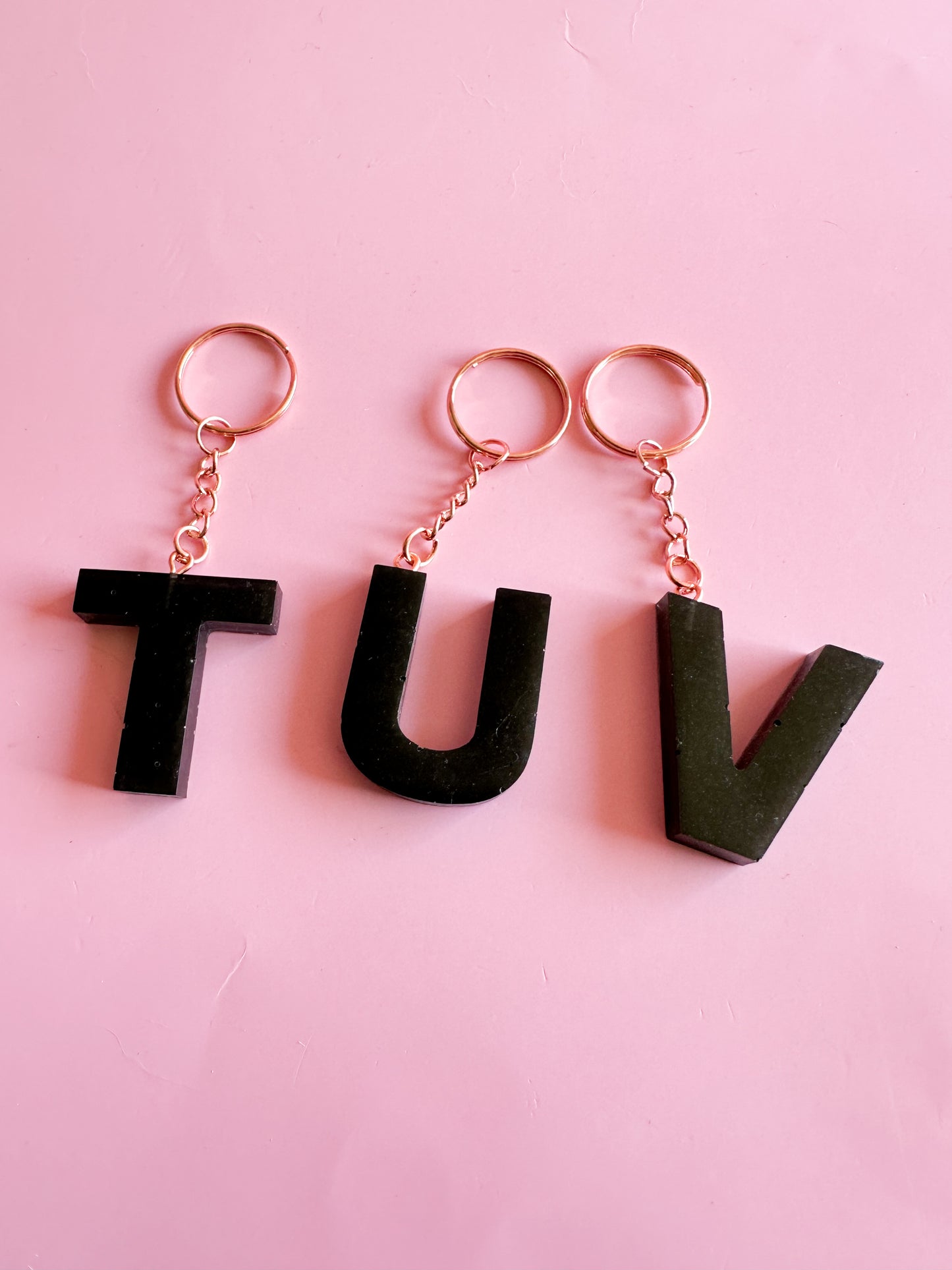 Black initial keychain *rose gold*
