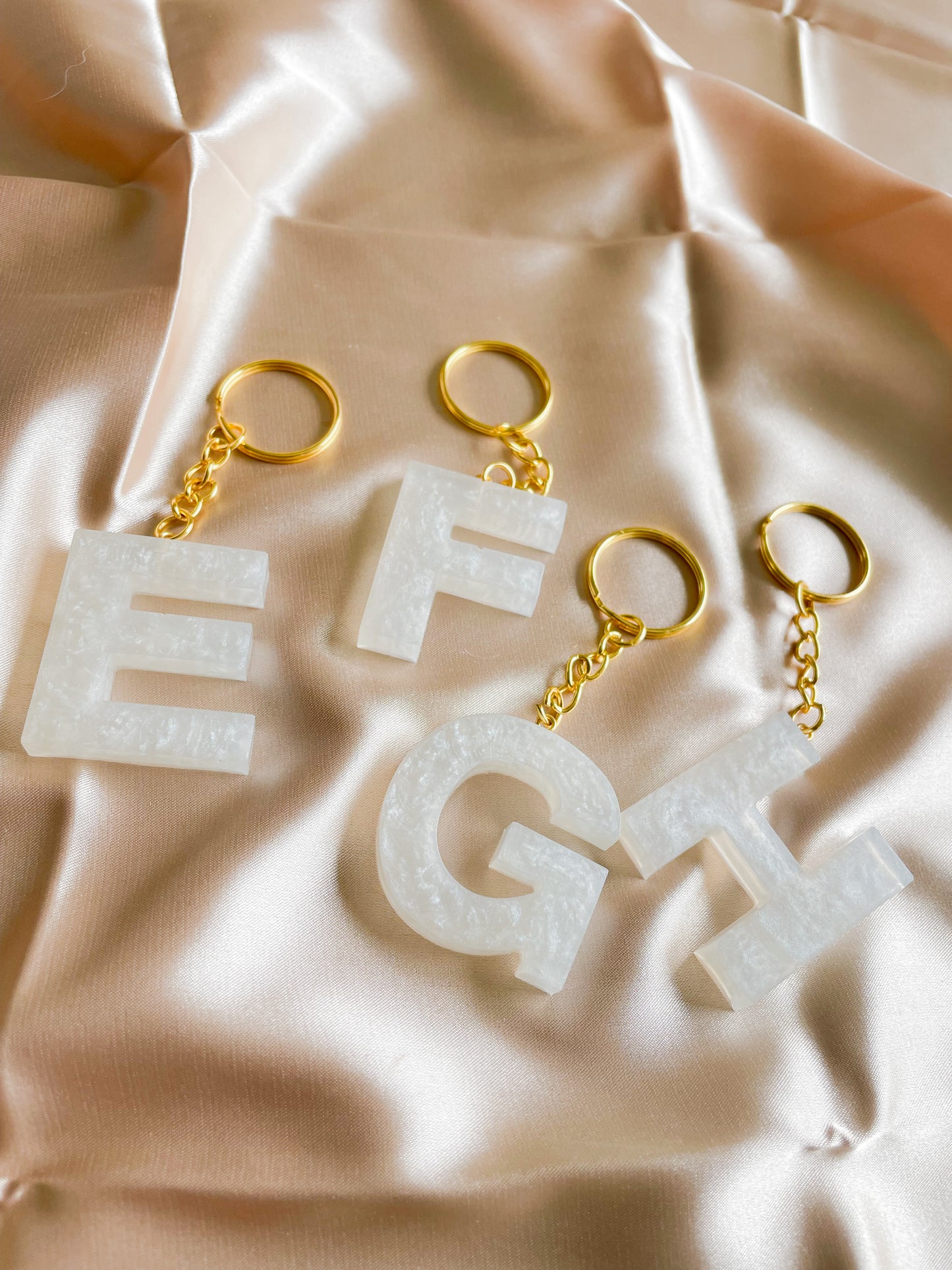White initial keychain *Gold keychain*