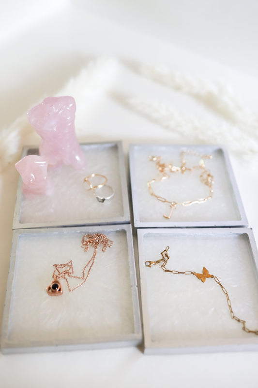 White w/silver lining jewelry tray