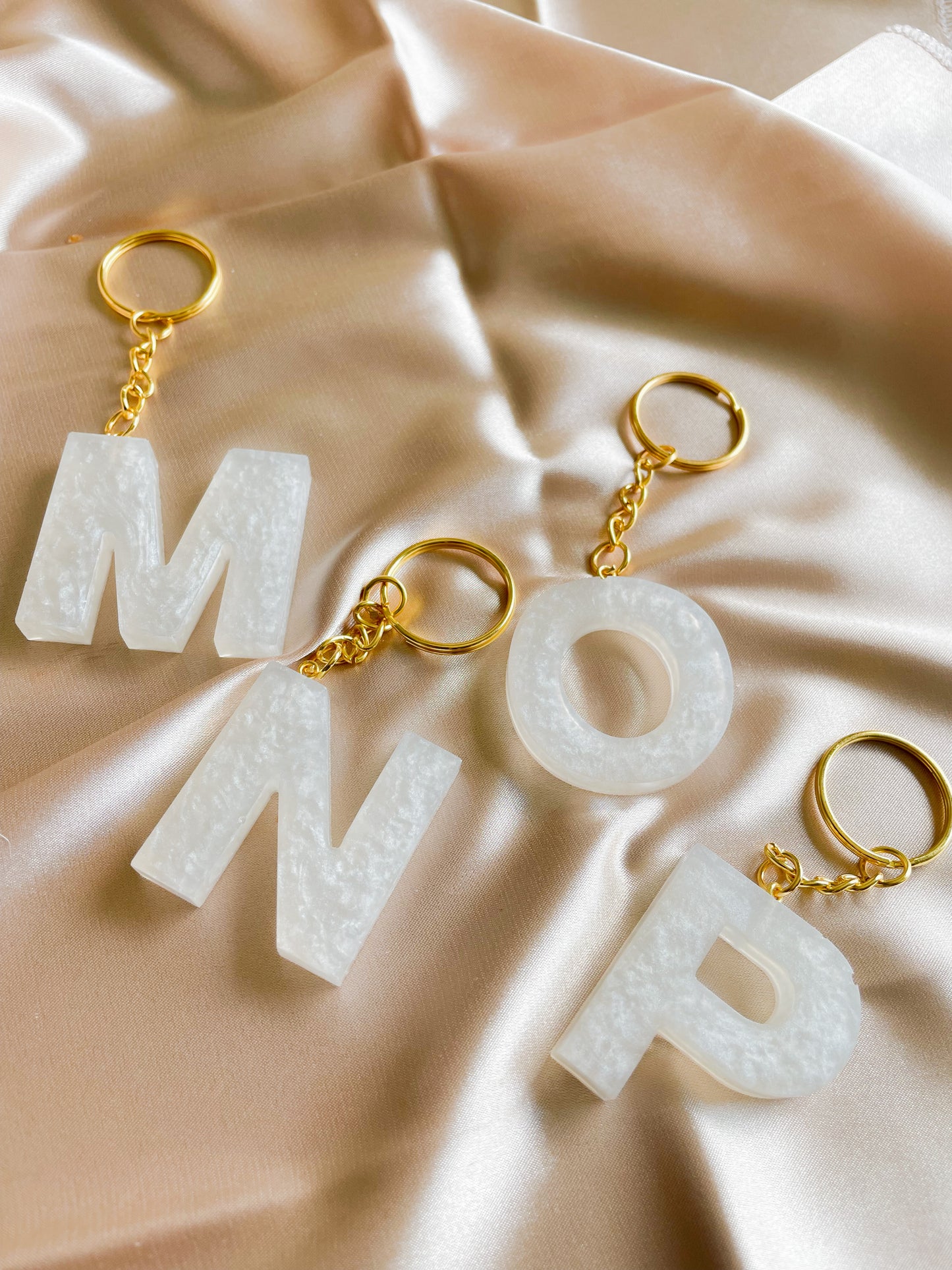 White initial keychain *Gold keychain*