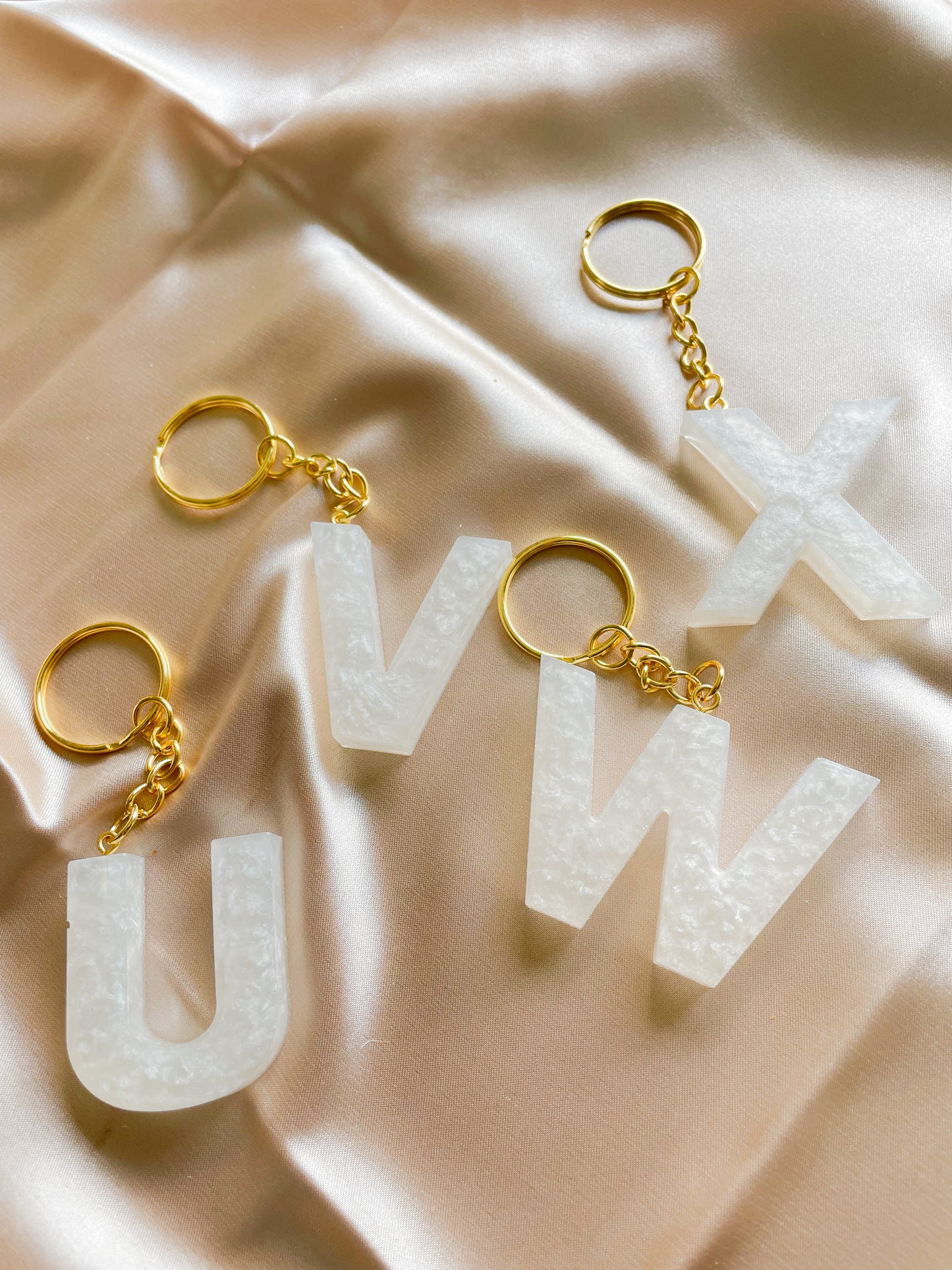 White initial keychain *Gold keychain*