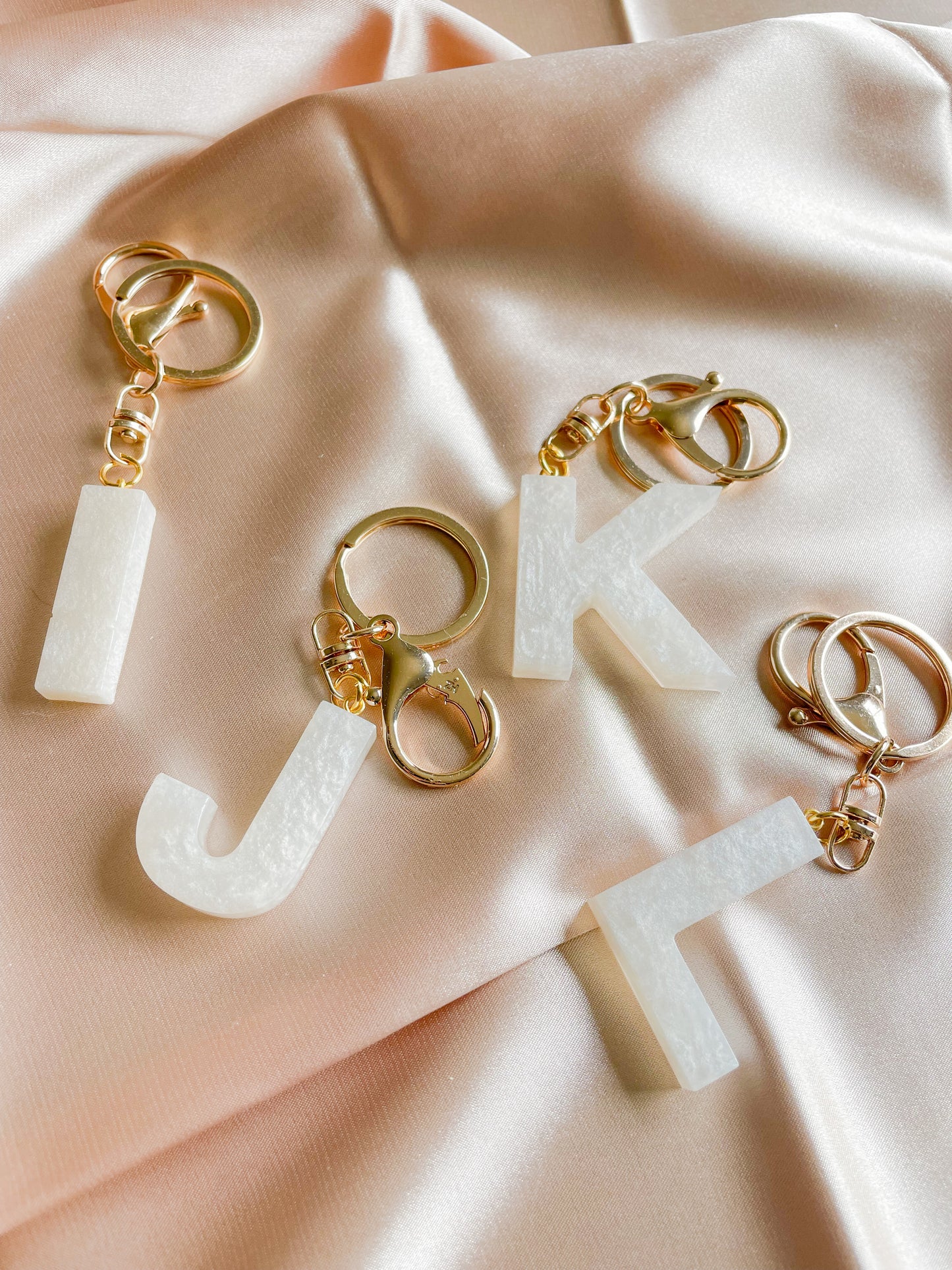 White initial keychain *Gold keychain*