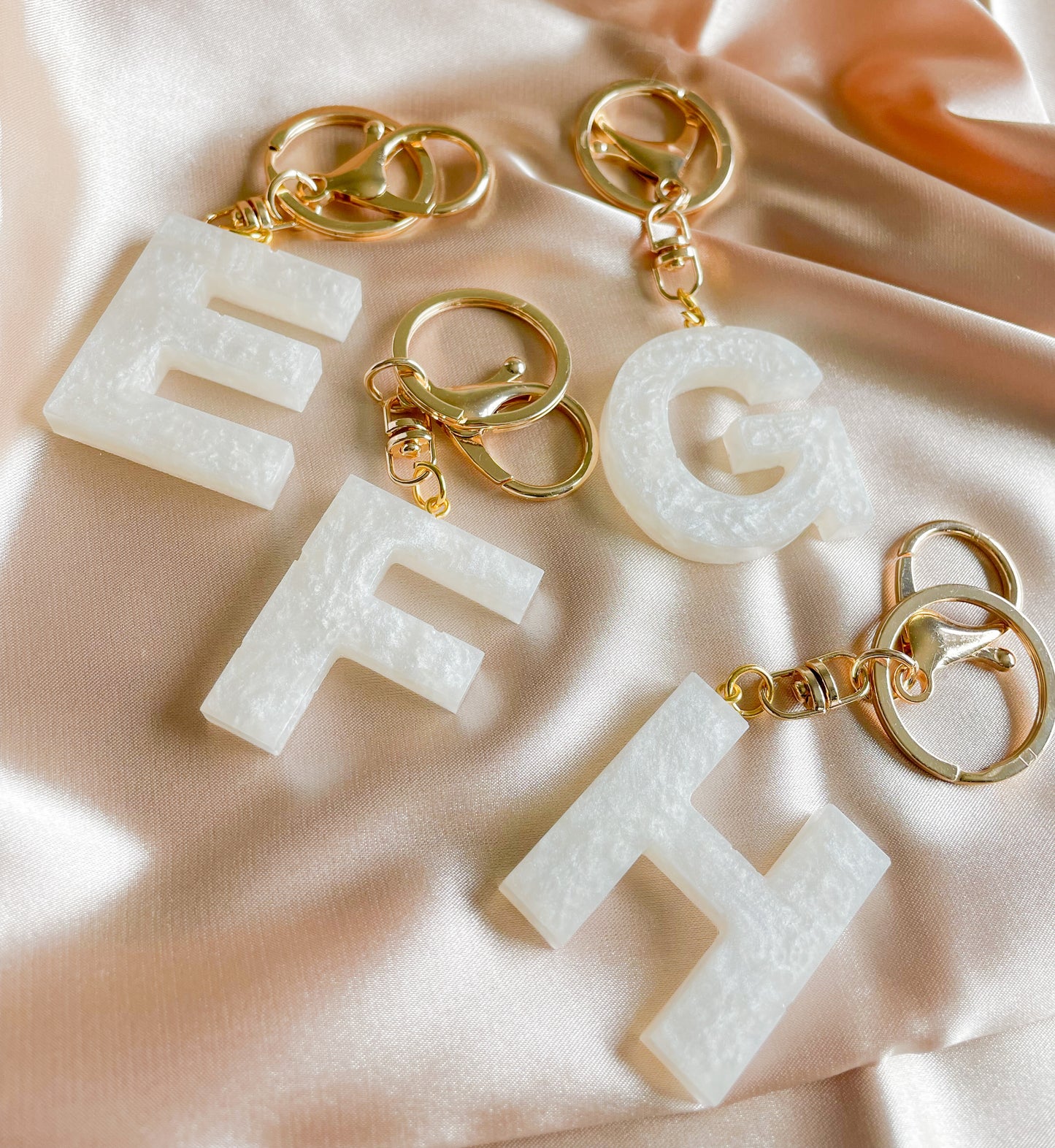 White initial keychain *Gold keychain*
