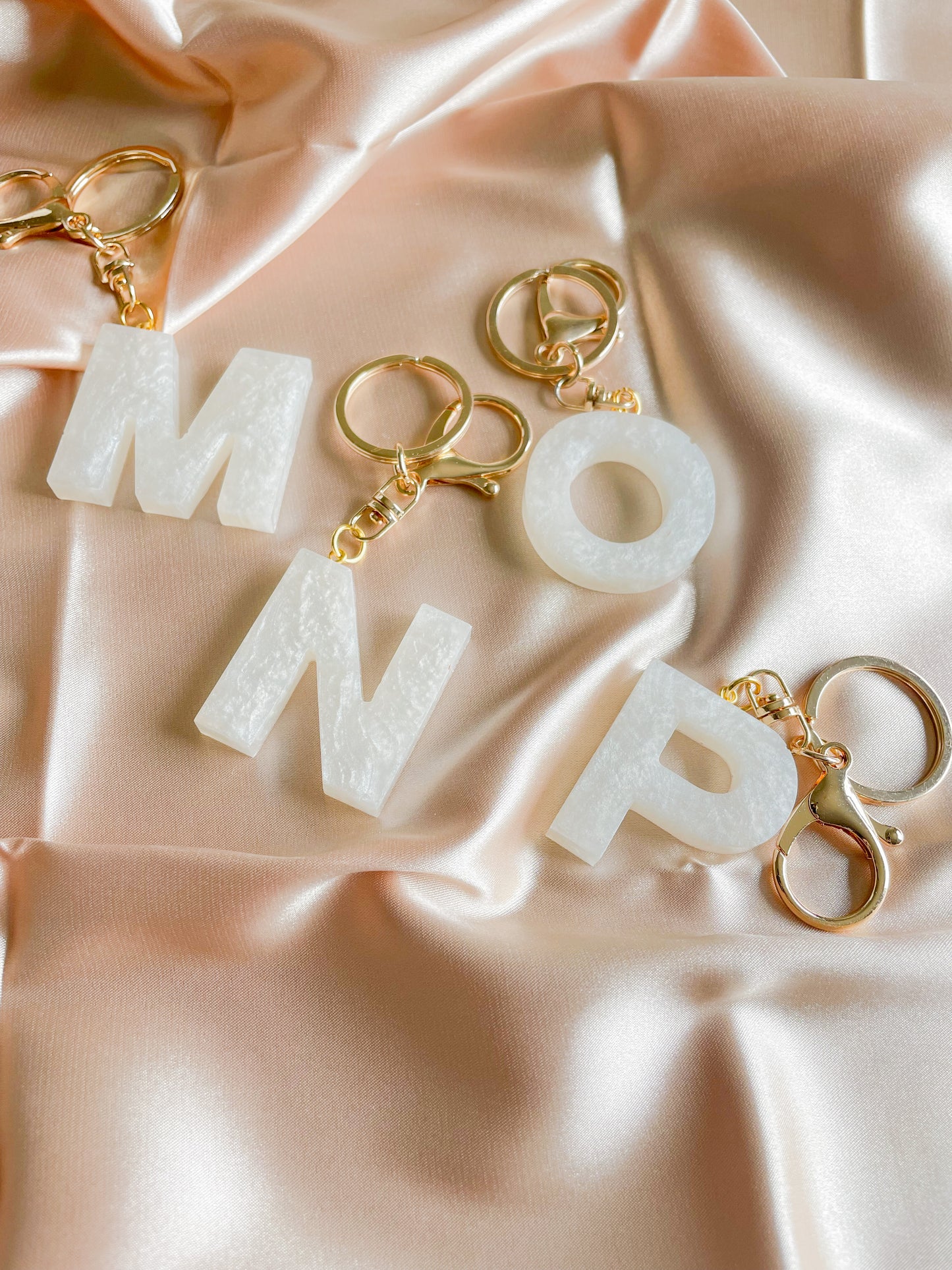White initial keychain *Gold keychain*