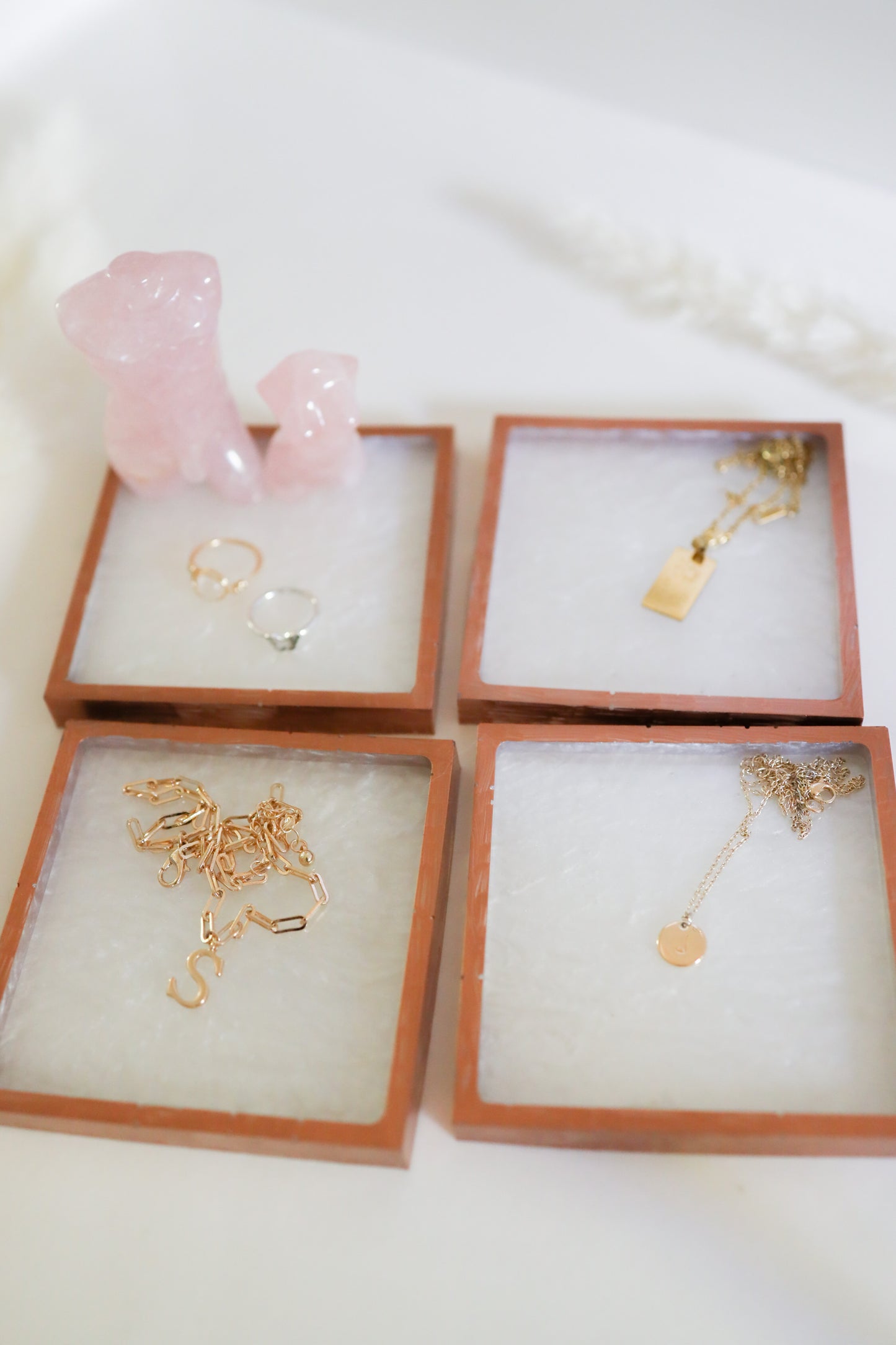 White w/rose gold lining jewelry tray