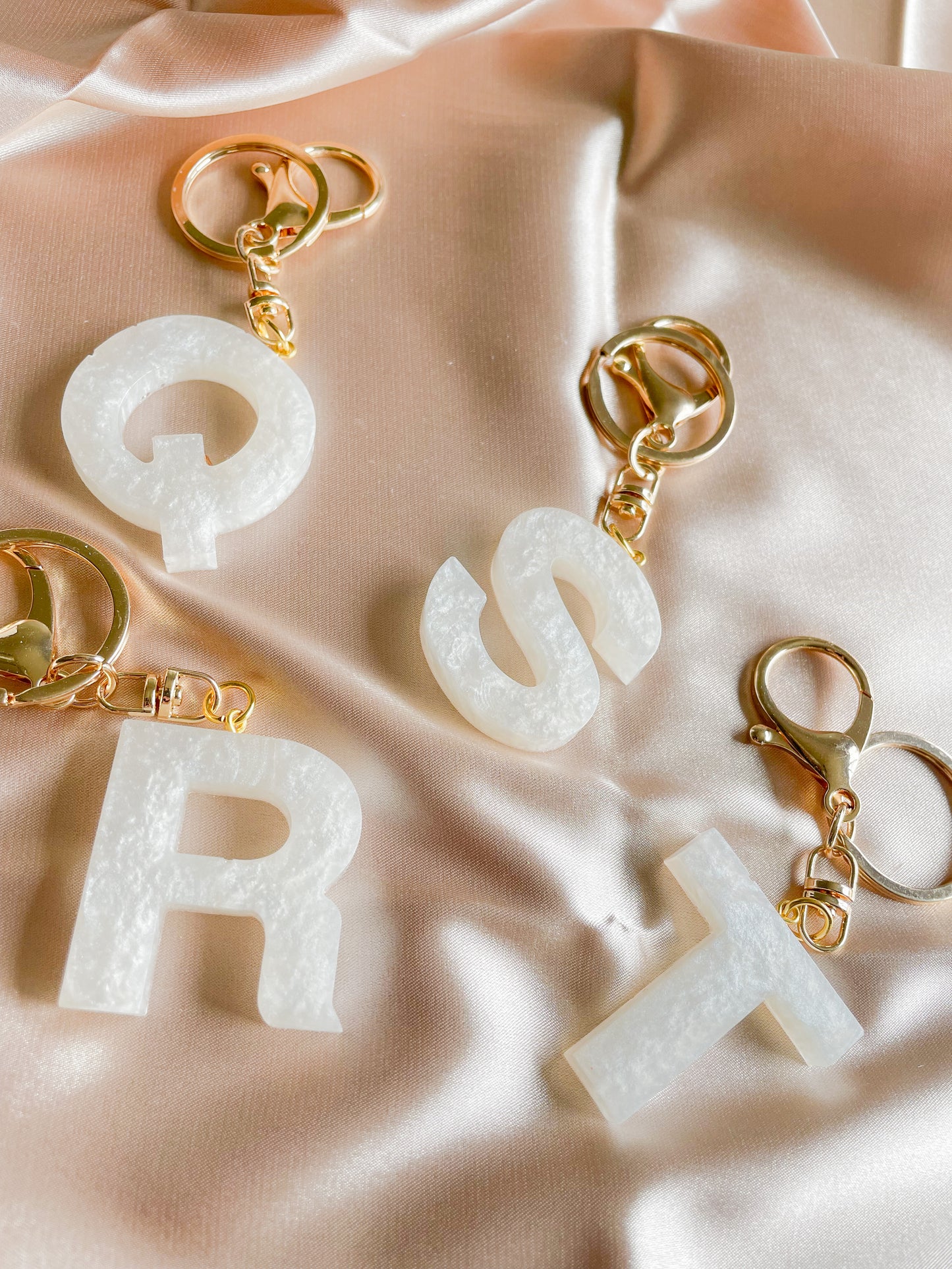 White initial keychain *Gold keychain*