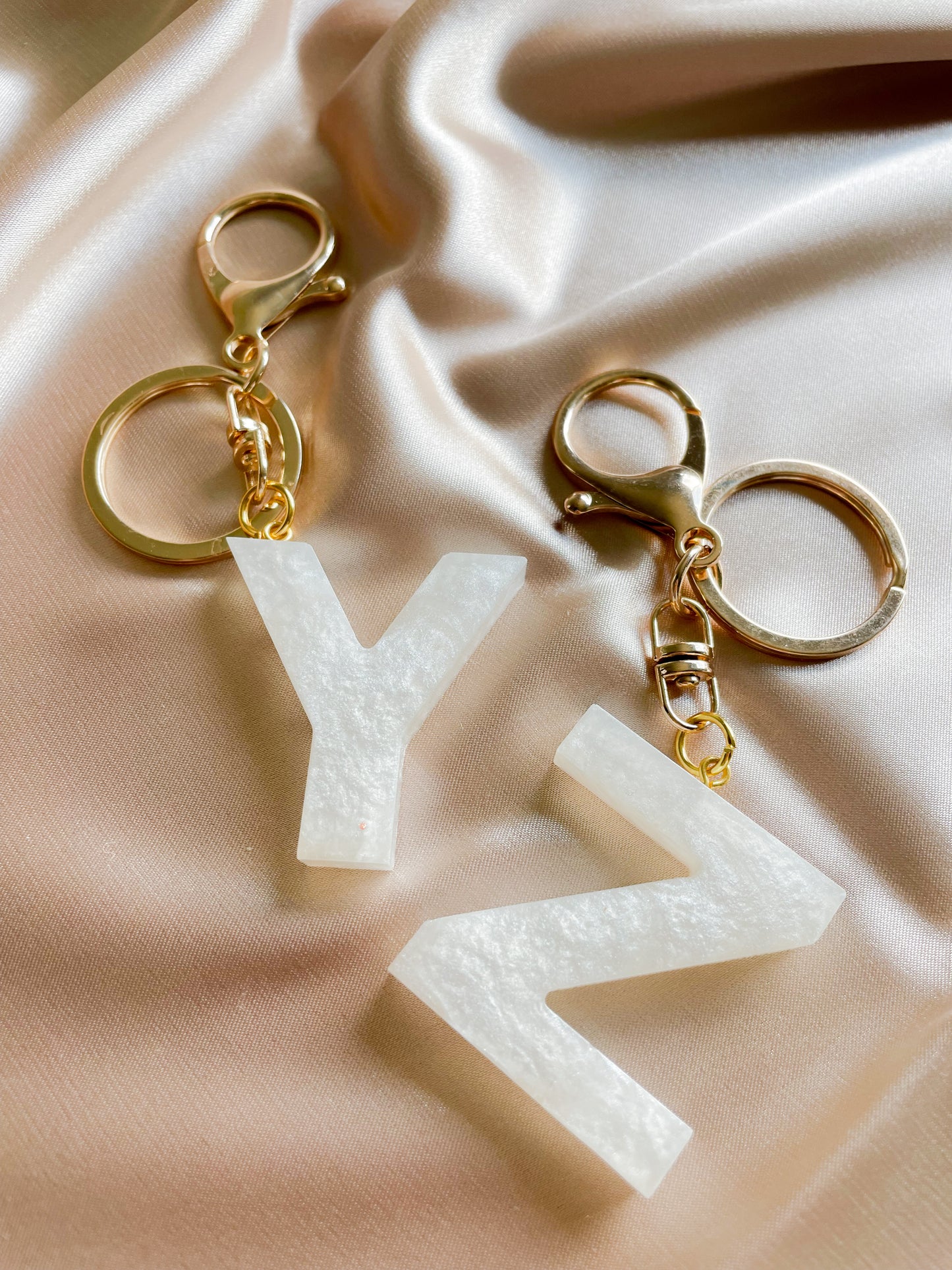 White initial keychain *Gold keychain*