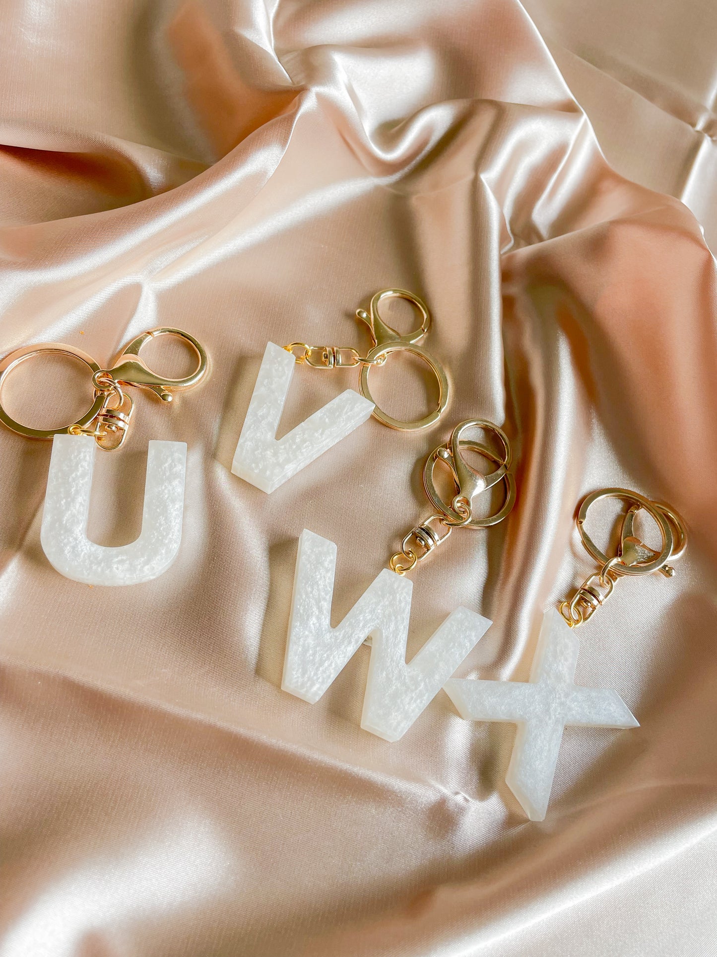 White initial keychain *Gold keychain*