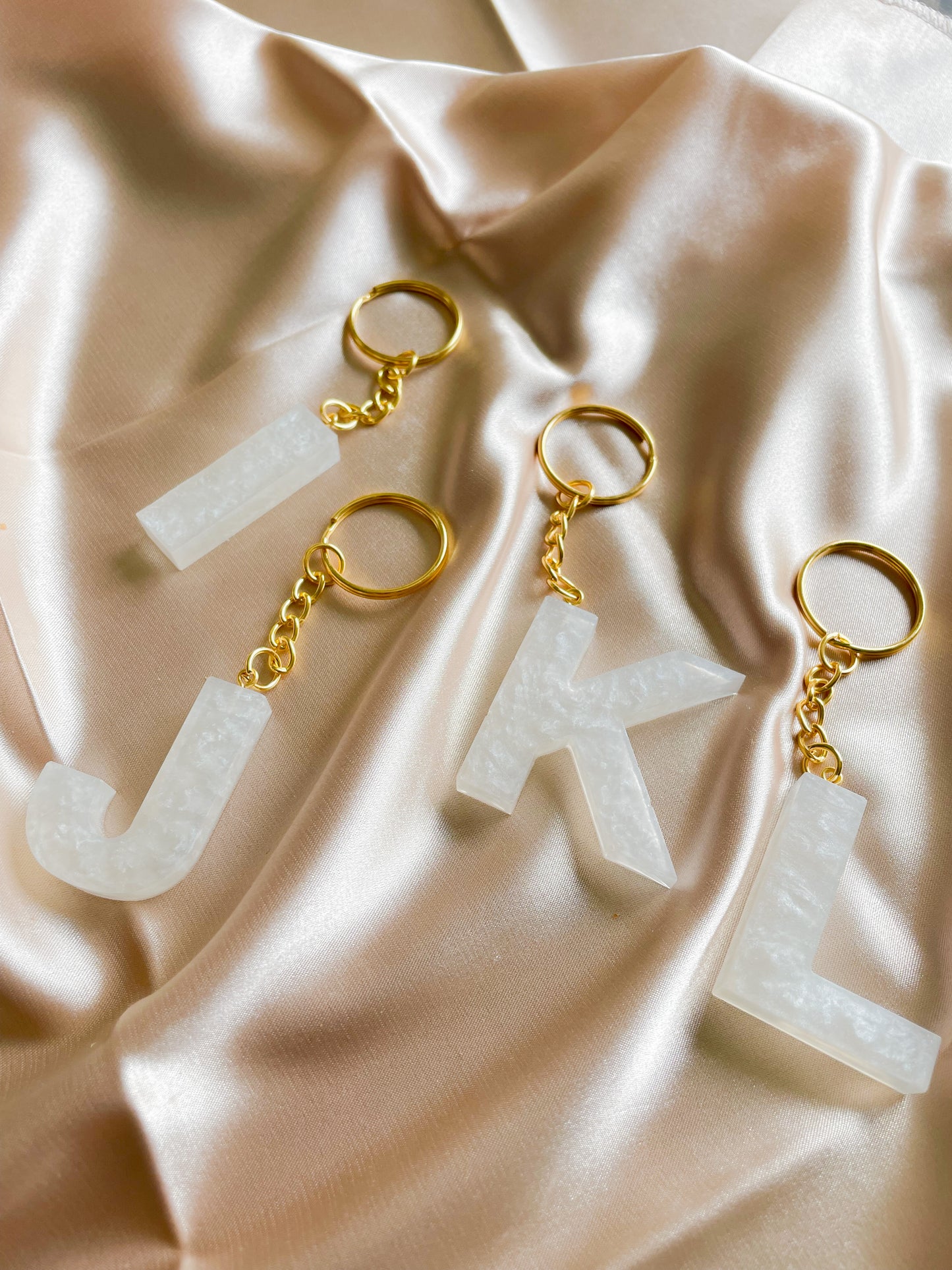 White initial keychain *Gold keychain*