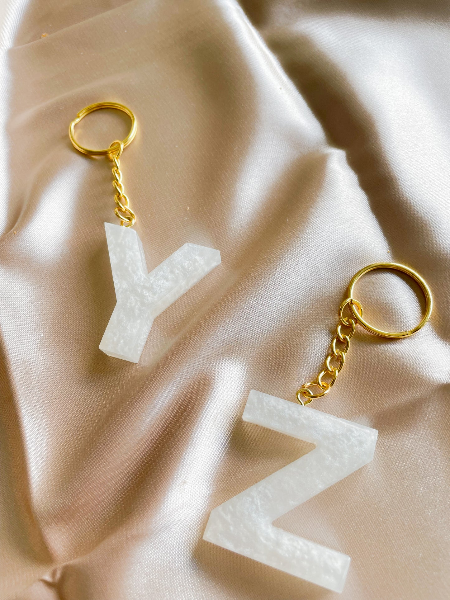 White initial keychain *Gold keychain*