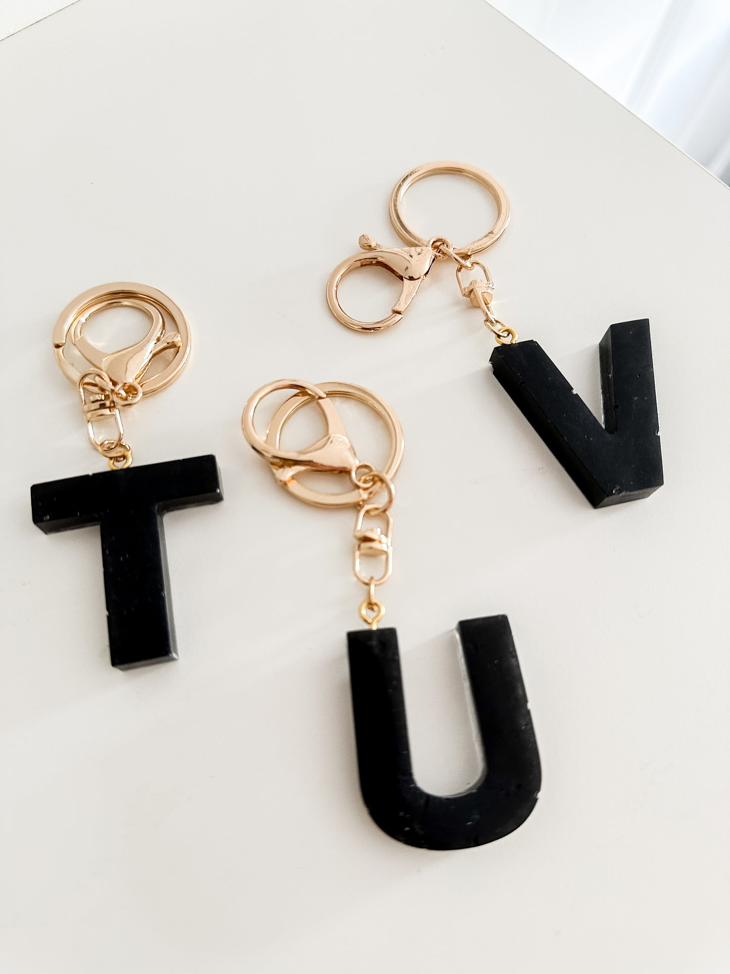 Black initial keychain *gold*