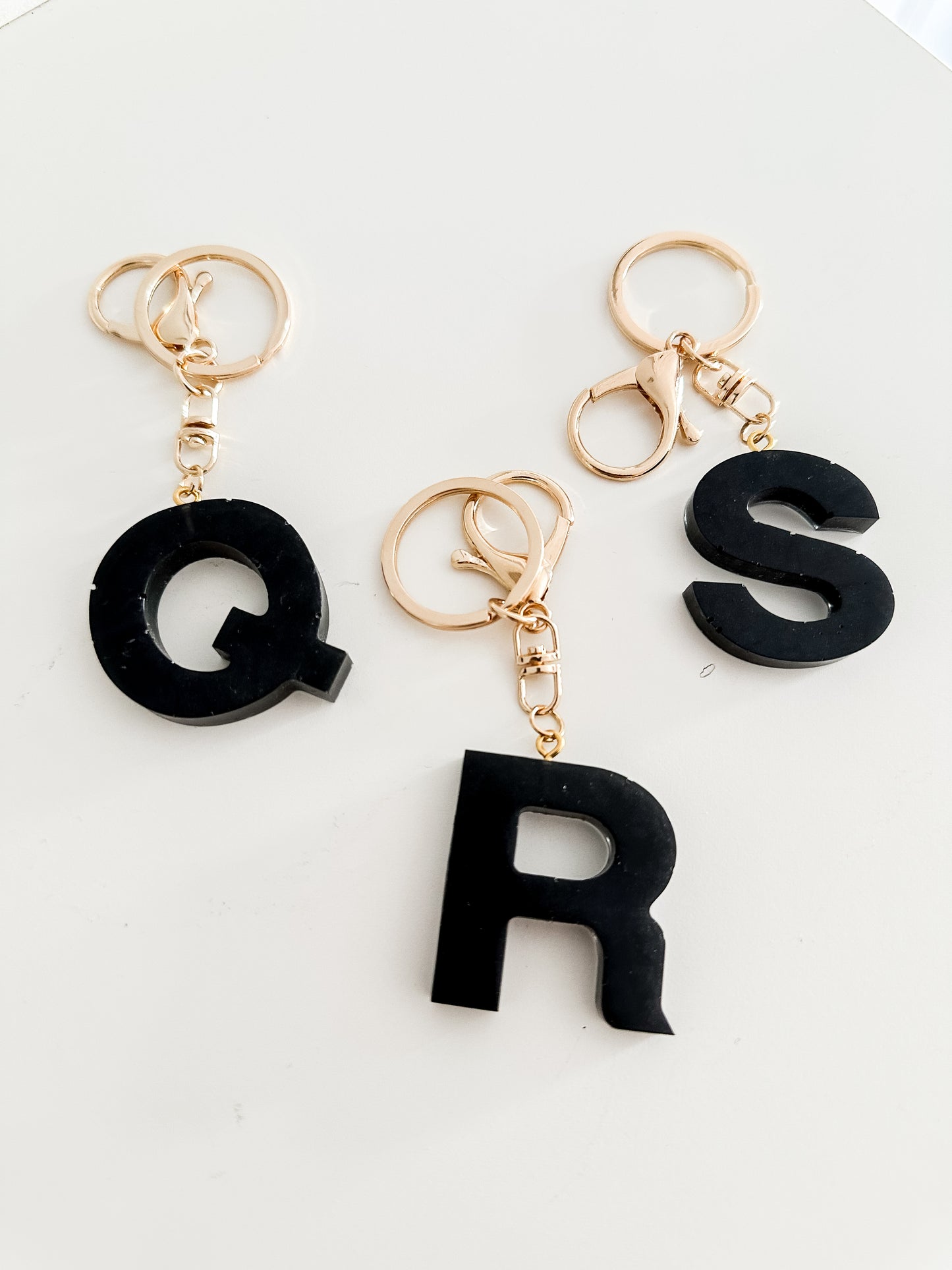 Black initial keychain *gold*