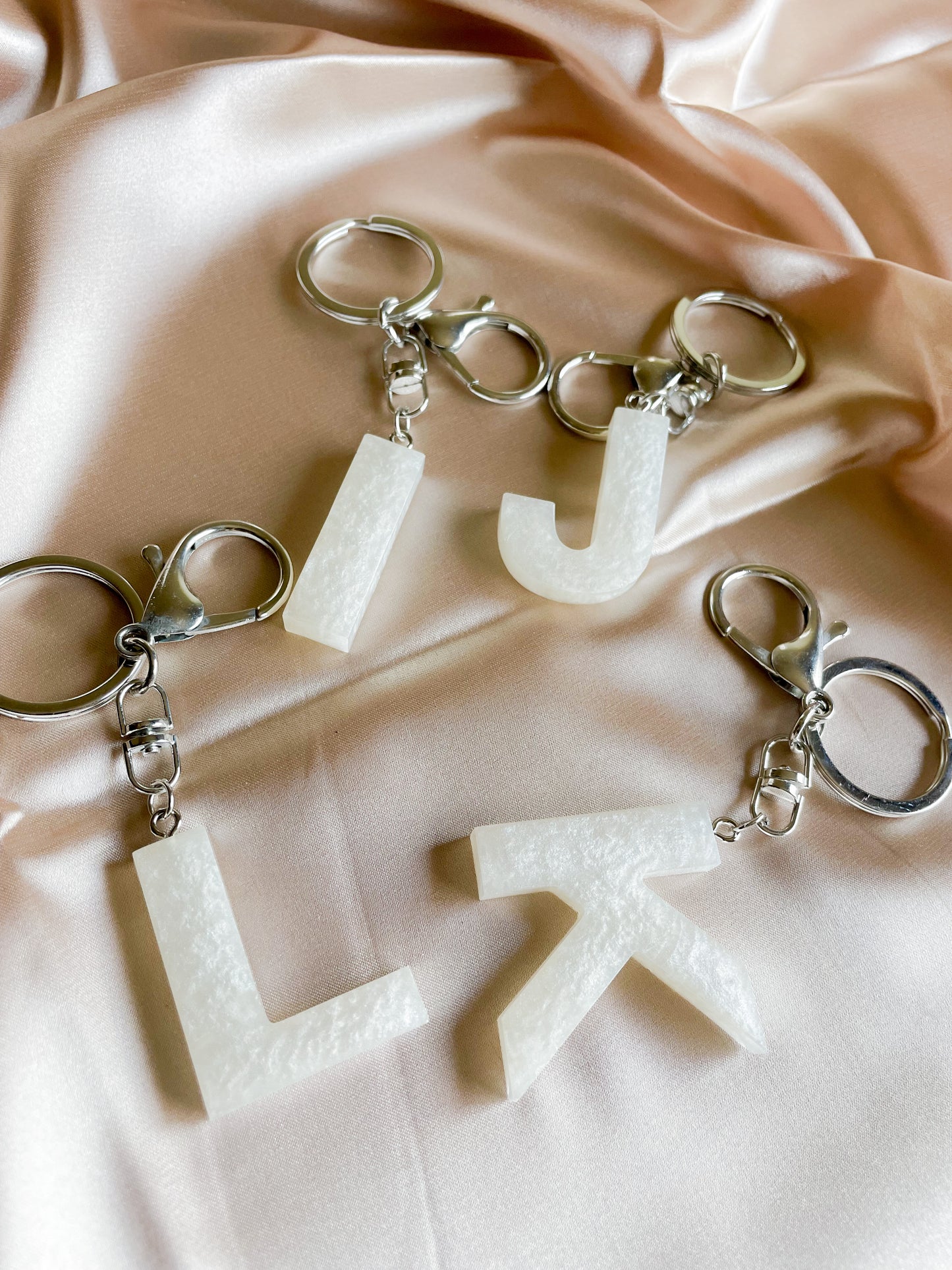 White initial keychain *Silver keychain*