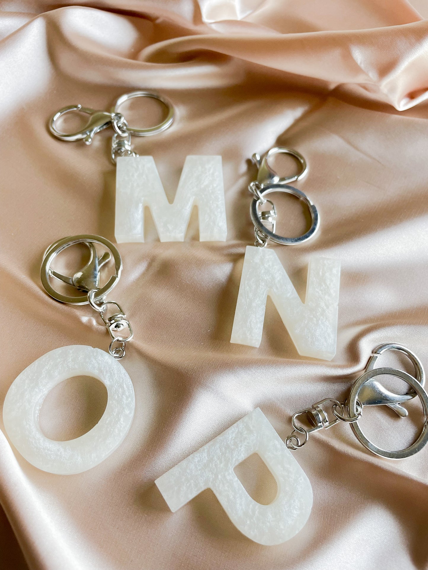 White initial keychain *Silver keychain*