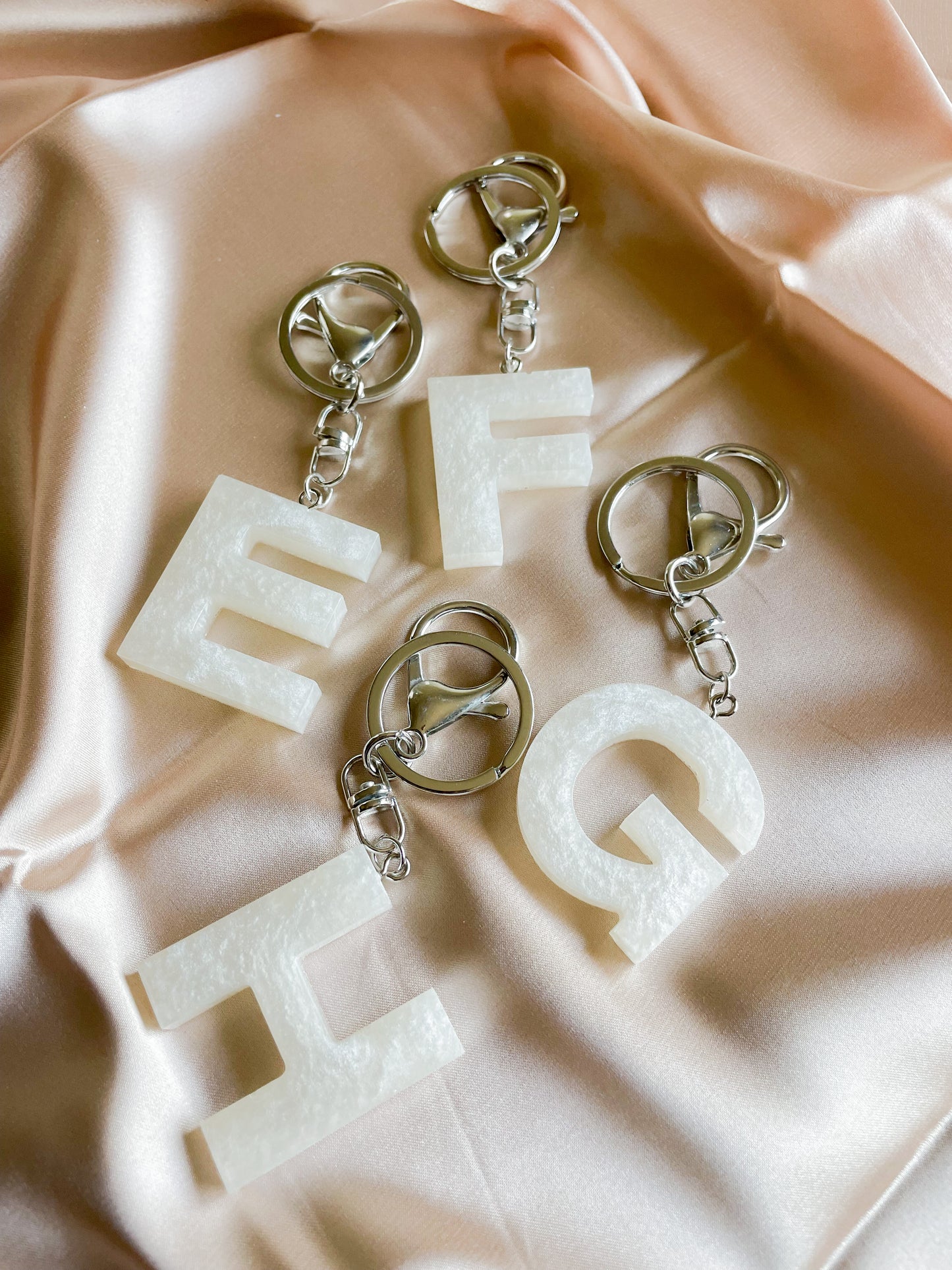 White initial keychain *Silver keychain*