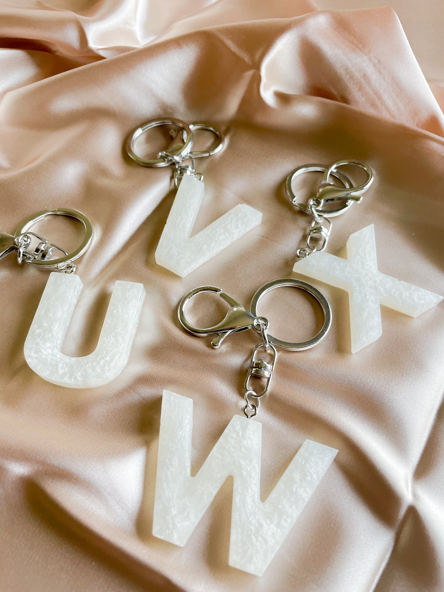 White initial keychain *Silver keychain*