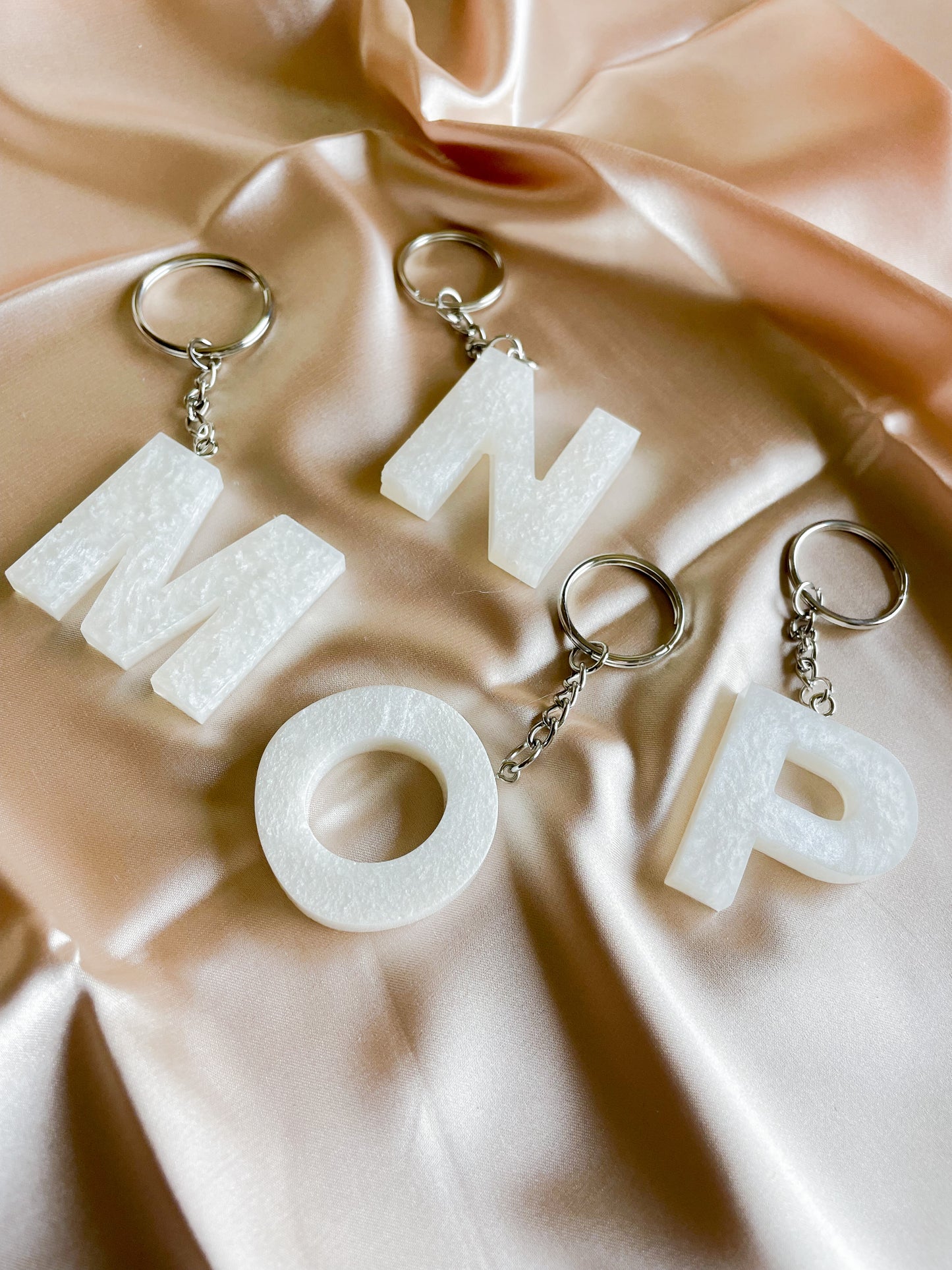 White initial keychain *Silver keychain*