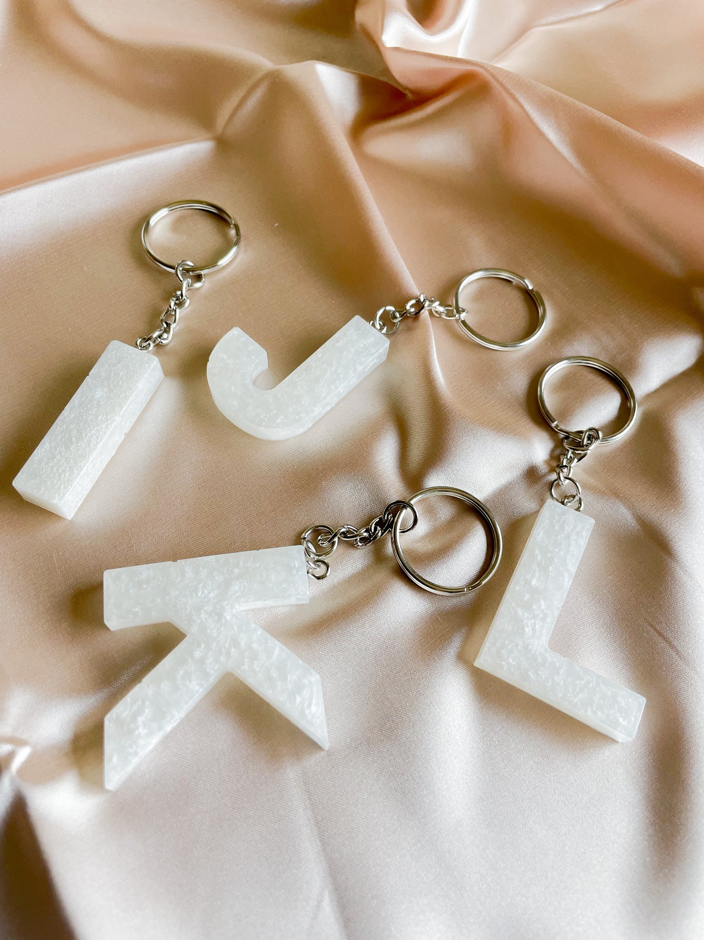 White initial keychain *Silver keychain*