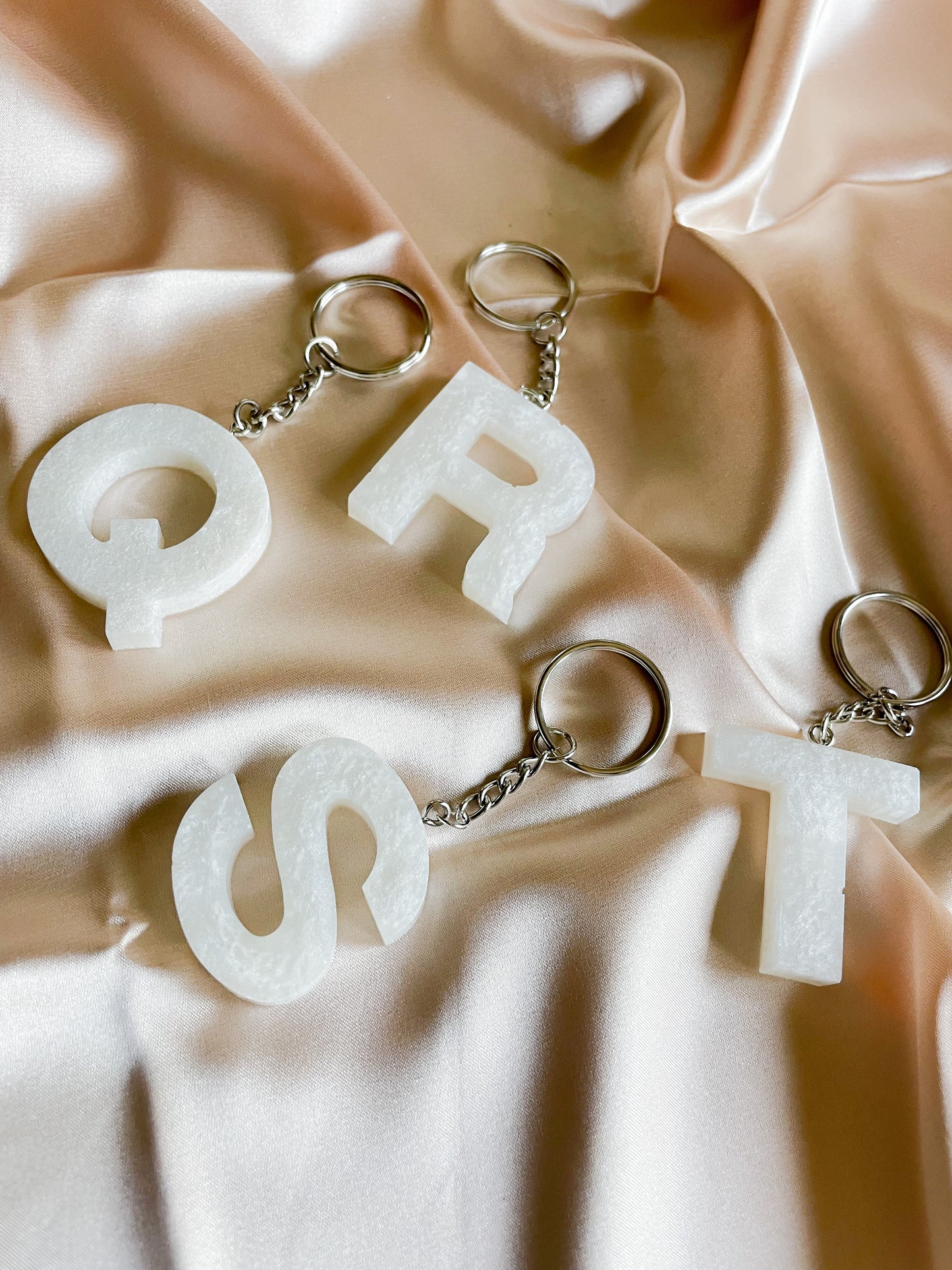 White initial keychain *Silver keychain*