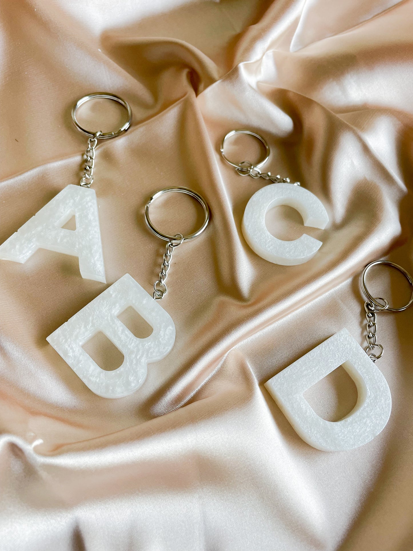 White initial keychain *Silver keychain*