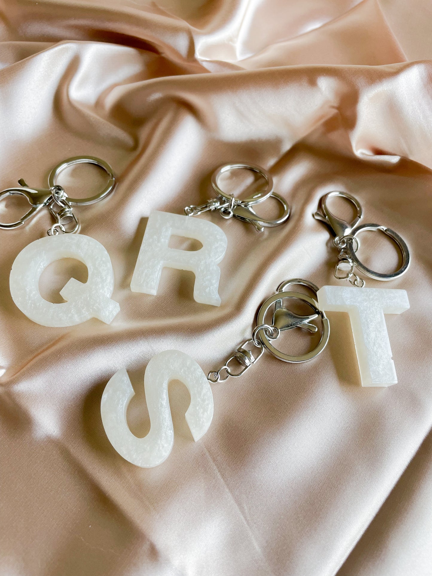 White initial keychain *Silver keychain*