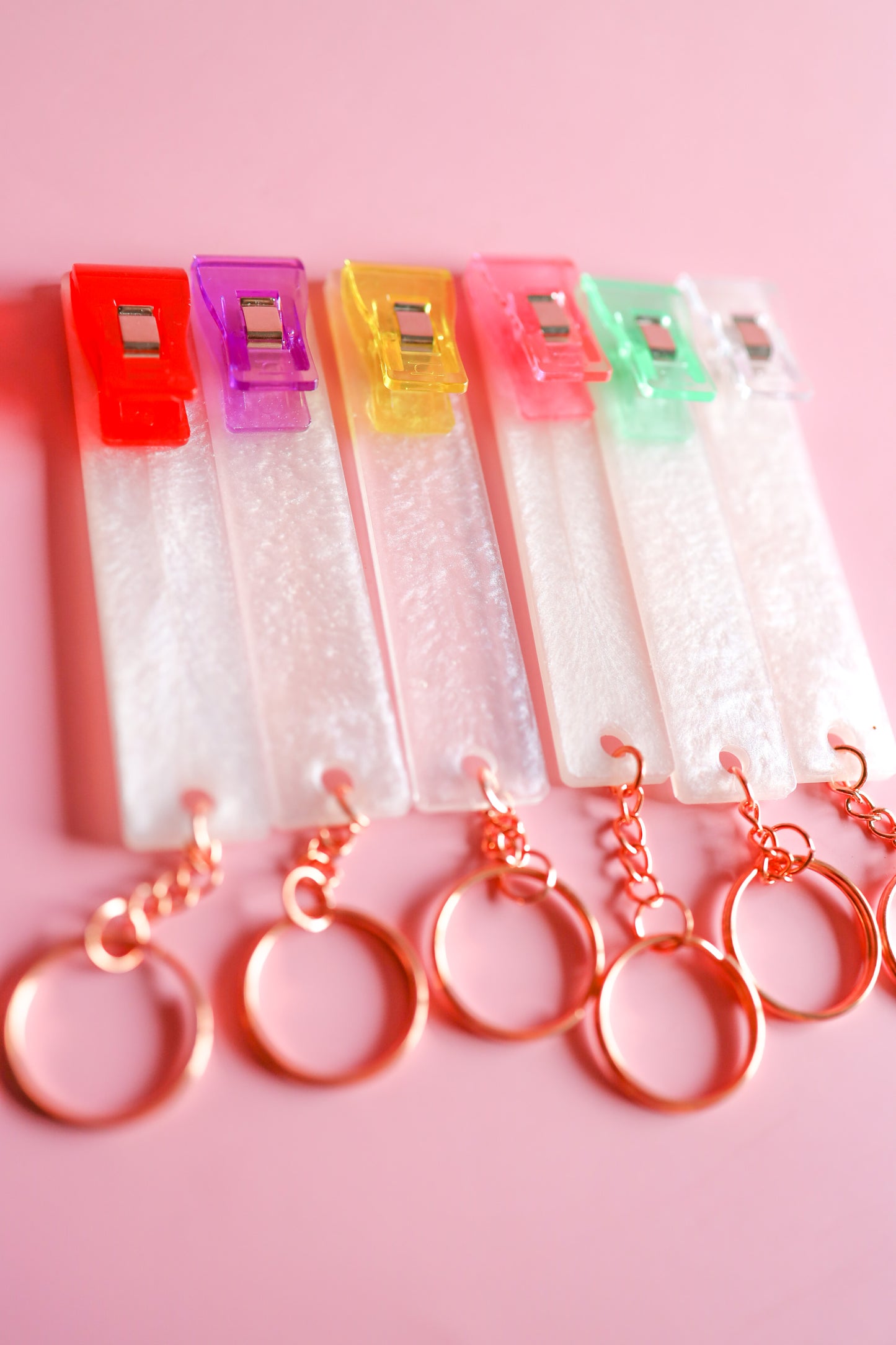 White card grabber keychain