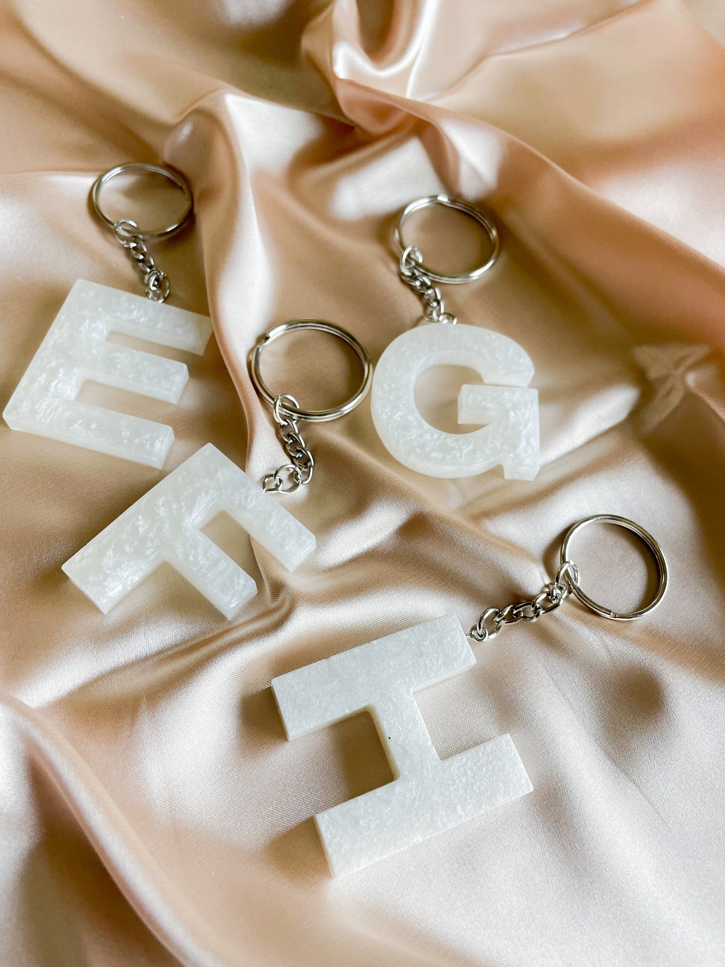 White initial keychain *Silver keychain*