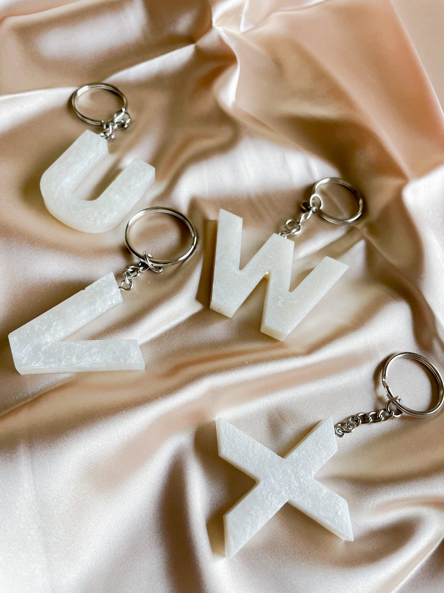 White initial keychain *Silver keychain*